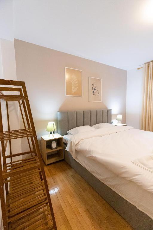 Light-2 Lovely Apartment In Тирана Екстериор снимка