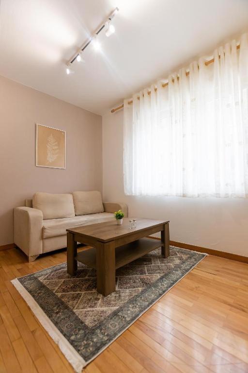 Light-2 Lovely Apartment In Тирана Екстериор снимка