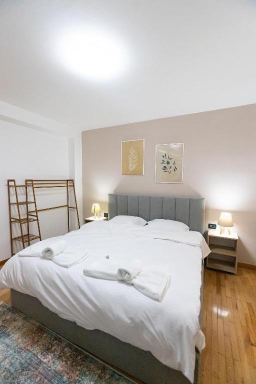 Light-2 Lovely Apartment In Тирана Екстериор снимка